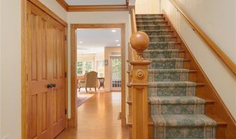 19 Ledge Rd, Bristol, RI 02809