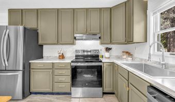 385 Essex St, Bangor, ME 04401