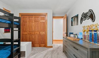 3901 N MILLWOOD Dr, Appleton, WI 54913