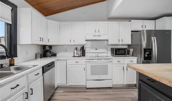4 Halsey Ave, Middletown, RI 02842