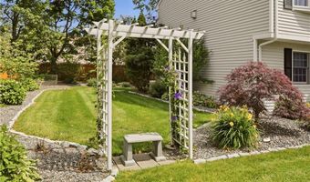 11 Carol Ave, Bristol, RI 02809