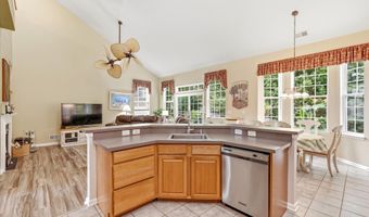 8 Meadowbrook Aly, Barnegat, NJ 08005