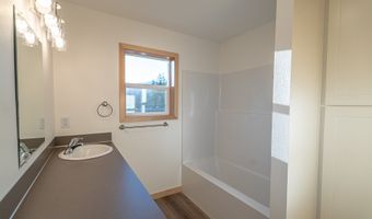 51680 Rose St, Blue River, OR 97413
