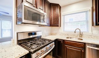 706 W GLEBE Rd, Alexandria, VA 22305