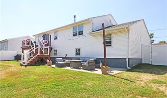 62 Valleybrook Dr, East Providence, RI 02914