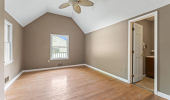 76 9th St, Belford, NJ 07718
