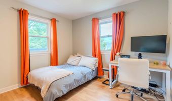 942 N MCKINLEY Rd, Arlington, VA 22205