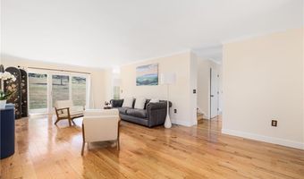 18 JH Dwyer Dr, Middletown, RI 02842