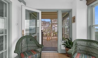 4 Van Zandt Ave, Newport, RI 02840