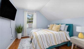 37 Concord Dr, Middletown, RI 02842