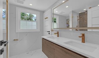 210 W Pickwick Rd, Arlington Heights, IL 60005