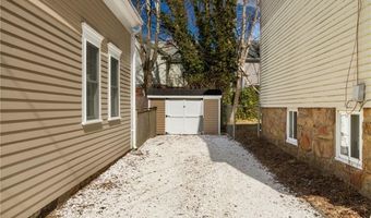 28 Extension St, Newport, RI 02840