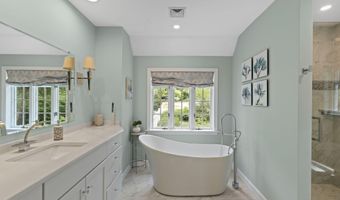 4 Canterbury Ln, Bourne, MA 02532