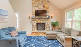 24 Surrey Ln, Falmouth, ME 04105