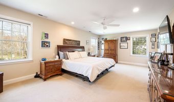 2 Greenview Rd, Brookfield, CT 06804