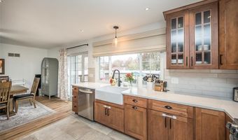 704 Woodrun Dr, Ballwin, MO 63021