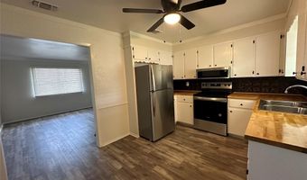 910 Chestnut St, Hico, TX 76457