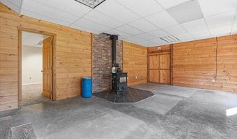14 E Point Rd, Albrightsville, PA 18210