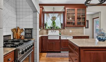 82 W 34TH St, Bayonne, NJ 07002