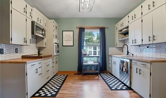 1115 7th St, Baldwin City, KS 66006