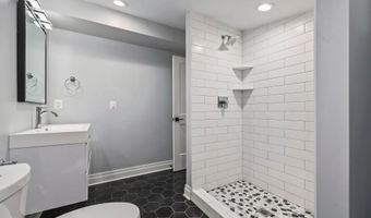 924 28TH St S, Arlington, VA 22202