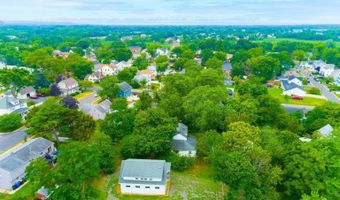 92 Compton St, Belford, NJ 07718