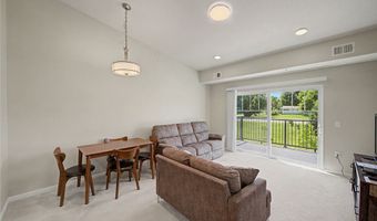 1427 34th Ave SW 213, Altoona, IA 50009