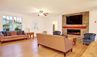 29 Lake Ave, Barrington, RI 02806
