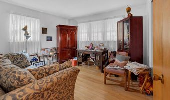 78 Nautilus St, Beachwood, NJ 08722