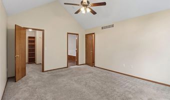708 13th St SW, Altoona, IA 50009