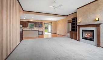 923 W WINDTREE Dr, Appleton, WI 54914
