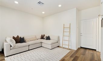 2771 W Pepper Tree Dr 11, Anaheim, CA 92801