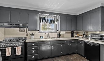 50 Charles St, Bristol, RI 02809