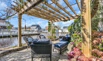221 Magnolia Dr, Bayville, NJ 08721