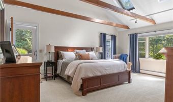 30 Middle Rd, East Greenwich, RI 02818