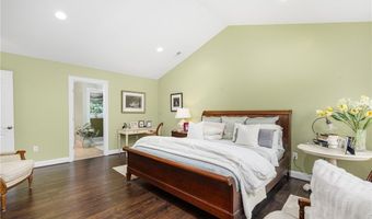 10 Honey Lou Ct, Cranston, RI 02921