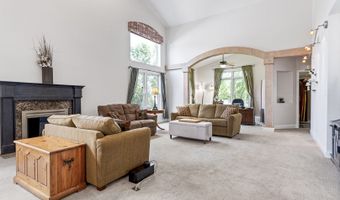 2320 Barrett Dr, Algonquin, IL 60102