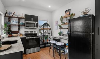 97 Eustis Ave 2, Newport, RI 02840