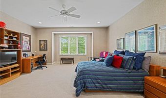 520 Bristol Dr, Aurora, OH 44202