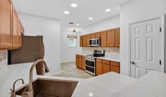 800 PARADISE Ln, Atlantic Beach, FL 32233