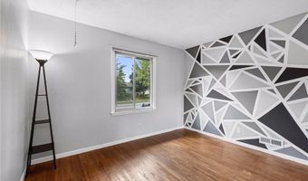 880 Whitney Dr, Apple Valley, MN 55124
