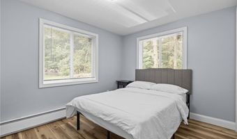 137 Overlook Dr, Warwick, RI 02818