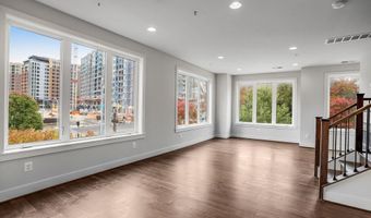 6940 ROCKLEDGE Dr, Bethesda, MD 20817