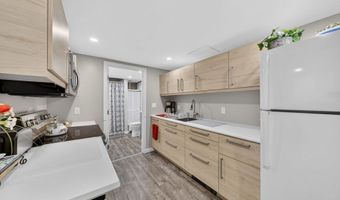 22 Connecticut Ave, Middletown, RI 02842
