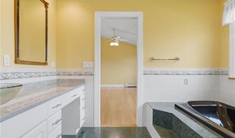 46 Timberland Dr, Lincoln, RI 02865