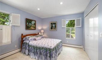 96 Starr Dr, Narragansett, RI 02882