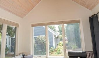 318 Corey Ln, Middletown, RI 02842