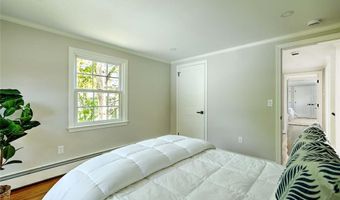 18 Chantilly Dr, Barrington, RI 02806