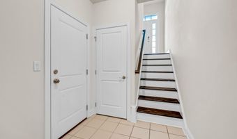 10 Putnam Ln 10, Danbury, CT 06810