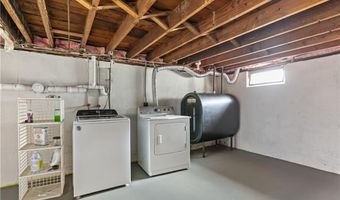 12 Terrace Dr, Bristol, RI 02809